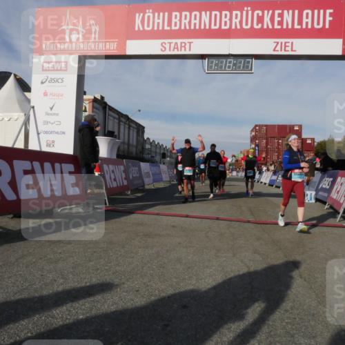 03.10.2025 - Köhlbrandbrückenlauf Matties Gatica Varas http://msf.ph/oto/9168710 03.10.2025 10:18:19 Ziel 1121, 1471, 1812, 1834, 2413, 2544, 3175, 3310, 3486, 3487, 3826 meine-sportfotos.de