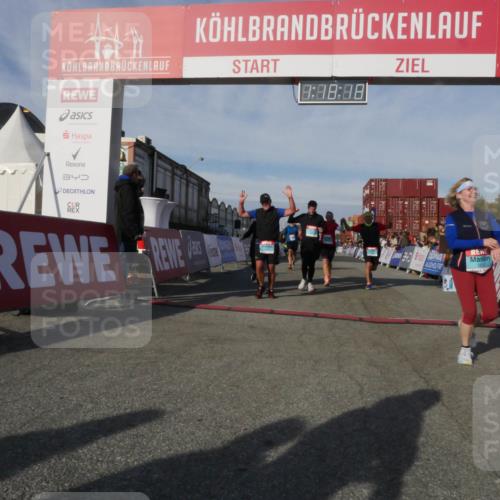 03.10.2025 - Köhlbrandbrückenlauf Matties Gatica Varas http://msf.ph/oto/9168711 03.10.2025 10:18:20 Ziel 1121, 1471, 1834, 2413, 2544, 3175, 3310, 3486, 3487, 3826 meine-sportfotos.de