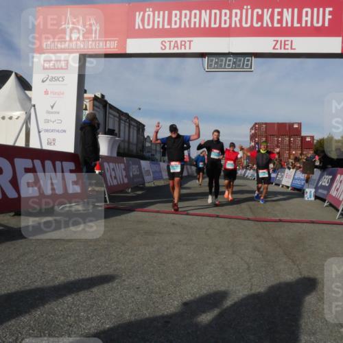 03.10.2025 - Köhlbrandbrückenlauf Matties Gatica Varas http://msf.ph/oto/9168712 03.10.2025 10:18:20 Ziel 1121, 1471, 1834, 2413, 2544, 3175, 3310, 3486, 3487, 3826 meine-sportfotos.de