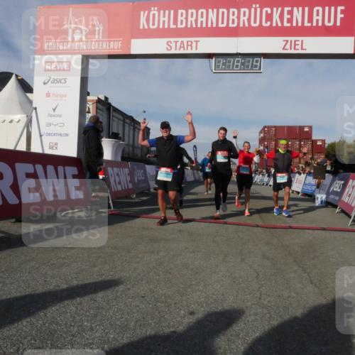 03.10.2025 - Köhlbrandbrückenlauf Matties Gatica Varas http://msf.ph/oto/9168713 03.10.2025 10:18:21 Ziel 1121, 1834, 2413, 2544, 3175, 3273, 3310, 3486, 3487, 3826 meine-sportfotos.de