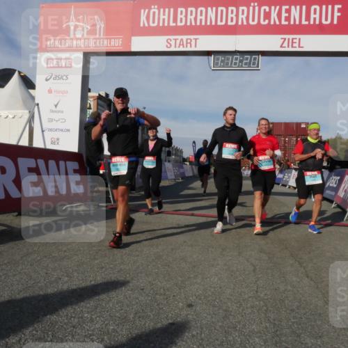 03.10.2025 - Köhlbrandbrückenlauf Matties Gatica Varas http://msf.ph/oto/9168715 03.10.2025 10:18:21 Ziel 1121, 1834, 2413, 2544, 3175, 3273, 3310, 3486, 3487, 3826 meine-sportfotos.de