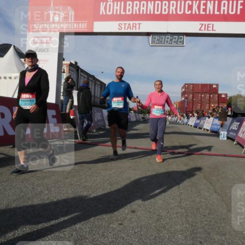 03.10.2025 - Köhlbrandbrückenlauf Matties Gatica Varas http://msf.ph/oto/9168719 03.10.2025 10:18:23 Ziel 1121, 1834, 2413, 2544, 3176, 3178, 3273, 3310 meine-sportfotos.de