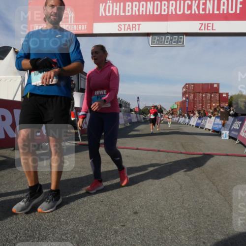 03.10.2025 - Köhlbrandbrückenlauf Matties Gatica Varas http://msf.ph/oto/9168722 03.10.2025 10:18:25 Ziel 1485, 1719, 1834, 2413, 3176, 3178, 3273, 3308, 3310 meine-sportfotos.de
