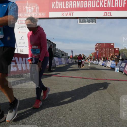 03.10.2025 - Köhlbrandbrückenlauf Matties Gatica Varas http://msf.ph/oto/9168723 03.10.2025 10:18:25 Ziel 1485, 1719, 1834, 2413, 3176, 3178, 3273, 3308, 3310 meine-sportfotos.de