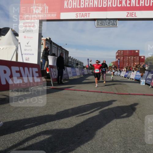 03.10.2025 - Köhlbrandbrückenlauf Matties Gatica Varas http://msf.ph/oto/9168725 03.10.2025 10:18:26 Ziel 1485, 1719, 1834, 2413, 2502, 3176, 3178, 3273, 3308, 3310 meine-sportfotos.de