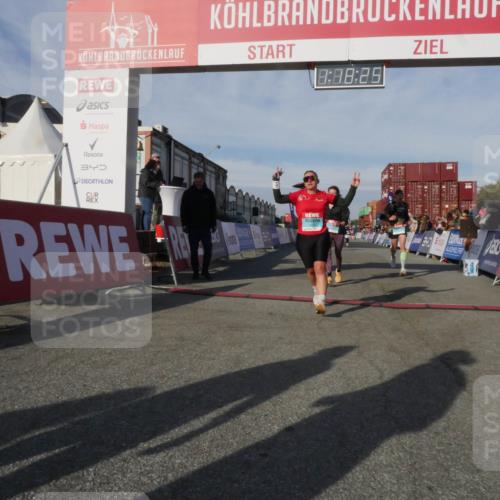03.10.2025 - Köhlbrandbrückenlauf Matties Gatica Varas http://msf.ph/oto/9168727 03.10.2025 10:18:27 Ziel 1485, 1719, 1834, 2413, 2502, 3176, 3178, 3273, 3308, 3310 meine-sportfotos.de
