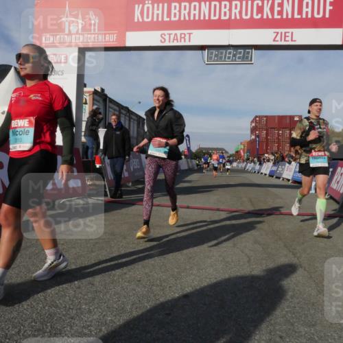 03.10.2025 - Köhlbrandbrückenlauf Matties Gatica Varas http://msf.ph/oto/9168730 03.10.2025 10:18:29 Ziel 1485, 1719, 1932, 2502, 3176, 3178, 3273, 3308 meine-sportfotos.de