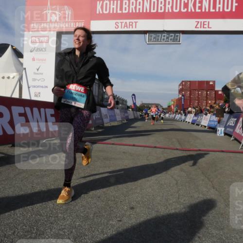 03.10.2025 - Köhlbrandbrückenlauf Matties Gatica Varas http://msf.ph/oto/9168731 03.10.2025 10:18:29 Ziel 1485, 1719, 1932, 2502, 3176, 3178, 3273, 3308 meine-sportfotos.de