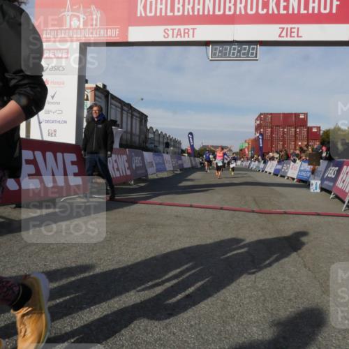 03.10.2025 - Köhlbrandbrückenlauf Matties Gatica Varas http://msf.ph/oto/9168732 03.10.2025 10:18:30 Ziel 1485, 1719, 1932, 2502, 3176, 3178, 3273, 3308 meine-sportfotos.de