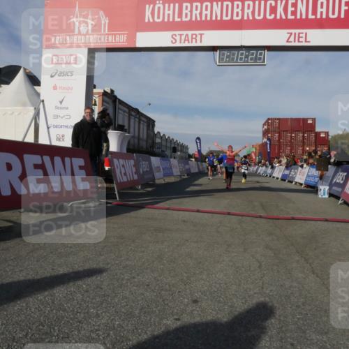 03.10.2025 - Köhlbrandbrückenlauf Matties Gatica Varas http://msf.ph/oto/9168735 03.10.2025 10:18:31 Ziel 1485, 1719, 1932, 2502, 3176, 3178, 3273, 3308 meine-sportfotos.de