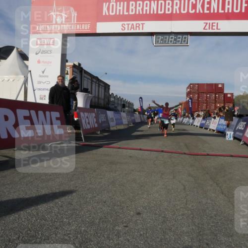 03.10.2025 - Köhlbrandbrückenlauf Matties Gatica Varas http://msf.ph/oto/9168736 03.10.2025 10:18:31 Ziel 1485, 1719, 1932, 2502, 3176, 3178, 3273, 3308 meine-sportfotos.de