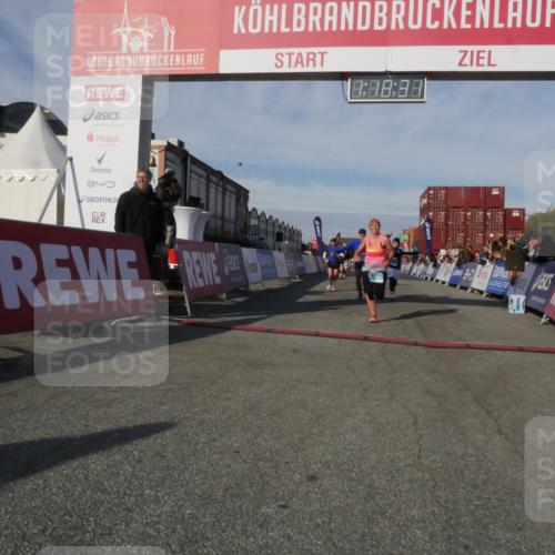 03.10.2025 - Köhlbrandbrückenlauf Matties Gatica Varas http://msf.ph/oto/9168738 03.10.2025 10:18:32 Ziel 1485, 1719, 1778, 1920, 1932, 2502, 2800, 3176, 3178, 3273, 3308 meine-sportfotos.de