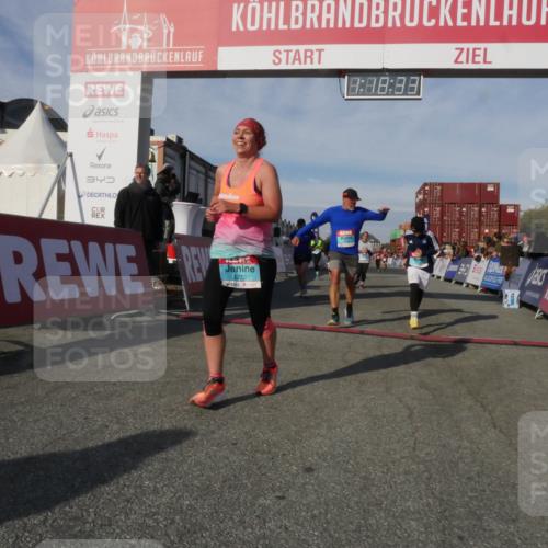 03.10.2025 - Köhlbrandbrückenlauf Matties Gatica Varas http://msf.ph/oto/9168742 03.10.2025 10:18:34 Ziel 1485, 1719, 1778, 1920, 1932, 2502, 2800, 3176, 3178, 3180, 3308 meine-sportfotos.de