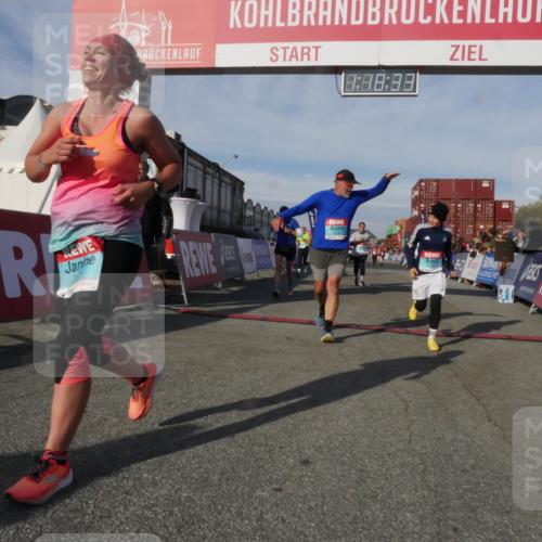 03.10.2025 - Köhlbrandbrückenlauf Matties Gatica Varas http://msf.ph/oto/9168743 03.10.2025 10:18:35 Ziel 1485, 1719, 1778, 1920, 1932, 2502, 2800, 3180, 3308 meine-sportfotos.de