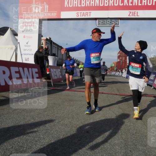 03.10.2025 - Köhlbrandbrückenlauf Matties Gatica Varas http://msf.ph/oto/9168745 03.10.2025 10:18:36 Ziel 1485, 1719, 1778, 1920, 1932, 2502, 2800, 3180, 3308, 3833 meine-sportfotos.de