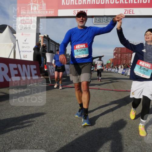 03.10.2025 - Köhlbrandbrückenlauf Matties Gatica Varas http://msf.ph/oto/9168746 03.10.2025 10:18:36 Ziel 1485, 1719, 1778, 1920, 1932, 2502, 2800, 3180, 3308, 3833 meine-sportfotos.de