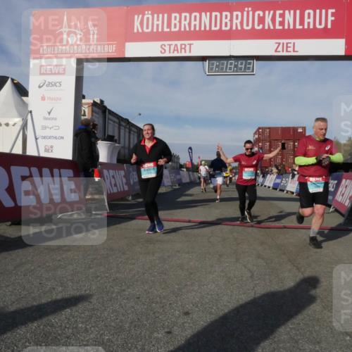 03.10.2025 - Köhlbrandbrückenlauf Matties Gatica Varas http://msf.ph/oto/9168763 03.10.2025 10:18:45 Ziel 1614, 1619, 2168, 3180, 3419, 3541, 3595, 3833 meine-sportfotos.de