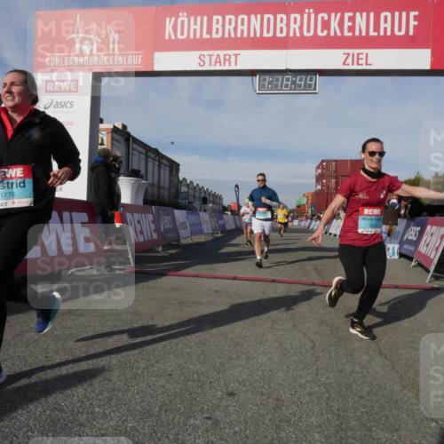 03.10.2025 - Köhlbrandbrückenlauf Matties Gatica Varas http://msf.ph/oto/9168765 03.10.2025 10:18:45 Ziel 1614, 1619, 2168, 3180, 3419, 3541, 3595, 3833 meine-sportfotos.de