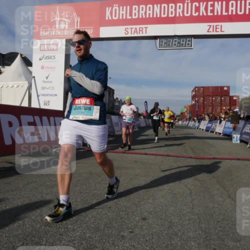03.10.2025 - Köhlbrandbrückenlauf Matties Gatica Varas http://msf.ph/oto/9168770 03.10.2025 10:18:48 Ziel 1614, 1619, 1885, 2168, 2785, 3419, 3541, 3595, 3698, 3833 meine-sportfotos.de