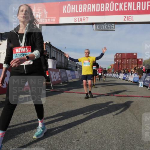 03.10.2025 - Köhlbrandbrückenlauf Matties Gatica Varas http://msf.ph/oto/9168777 03.10.2025 10:18:51 Ziel 1885, 2124, 2168, 2508, 2785, 3419, 3541, 3595, 3698 meine-sportfotos.de