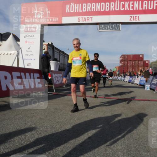 03.10.2025 - Köhlbrandbrückenlauf Matties Gatica Varas http://msf.ph/oto/9168779 03.10.2025 10:18:52 Ziel 1580, 1885, 2124, 2168, 2508, 2785, 3419, 3541, 3595, 3698 meine-sportfotos.de