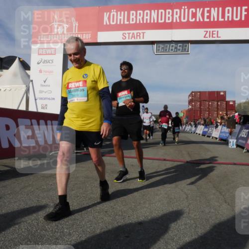 03.10.2025 - Köhlbrandbrückenlauf Matties Gatica Varas http://msf.ph/oto/9168781 03.10.2025 10:18:53 Ziel 1580, 1885, 2124, 2508, 2785, 2867, 3419, 3541, 3595, 3698 meine-sportfotos.de