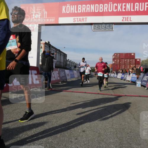 03.10.2025 - Köhlbrandbrückenlauf Matties Gatica Varas http://msf.ph/oto/9168783 03.10.2025 10:18:54 Ziel 1580, 1885, 2124, 2508, 2785, 2867, 3419, 3541, 3595, 3698 meine-sportfotos.de