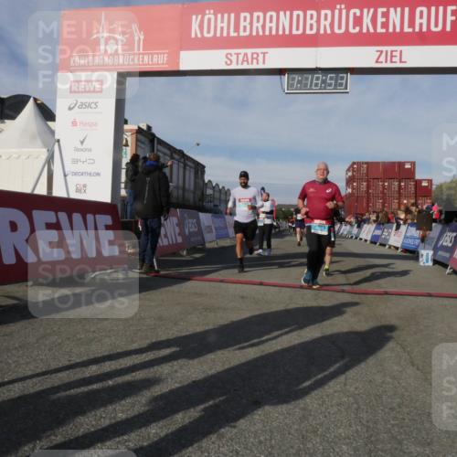 03.10.2025 - Köhlbrandbrückenlauf Matties Gatica Varas http://msf.ph/oto/9168784 03.10.2025 10:18:55 Ziel 1580, 1885, 2124, 2508, 2785, 2867, 3419, 3541, 3698 meine-sportfotos.de
