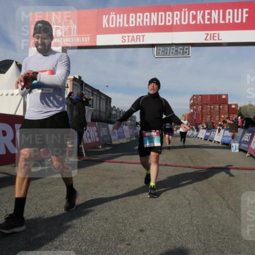 03.10.2025 - Köhlbrandbrückenlauf Matties Gatica Varas http://msf.ph/oto/9168789 03.10.2025 10:18:57 Ziel 1212, 1295, 1580, 1885, 2124, 2508, 2785, 2867, 3698 meine-sportfotos.de