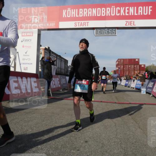 03.10.2025 - Köhlbrandbrückenlauf Matties Gatica Varas http://msf.ph/oto/9168790 03.10.2025 10:18:57 Ziel 1212, 1295, 1580, 1885, 2124, 2508, 2785, 2867, 3698 meine-sportfotos.de