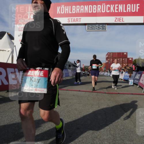 03.10.2025 - Köhlbrandbrückenlauf Matties Gatica Varas http://msf.ph/oto/9168792 03.10.2025 10:18:58 Ziel 1212, 1295, 1580, 1885, 2124, 2508, 2785, 2867, 3698 meine-sportfotos.de