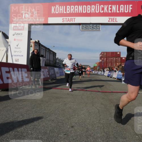 03.10.2025 - Köhlbrandbrückenlauf Matties Gatica Varas http://msf.ph/oto/9168796 03.10.2025 10:19:00 Ziel 1212, 1295, 1580, 1868, 2124, 2508, 2675, 2867, 3587, 3698 meine-sportfotos.de