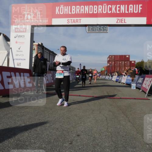 03.10.2025 - Köhlbrandbrückenlauf Matties Gatica Varas http://msf.ph/oto/9168798 03.10.2025 10:19:01 Ziel 1212, 1295, 1580, 1868, 2124, 2508, 2675, 2867, 3587 meine-sportfotos.de