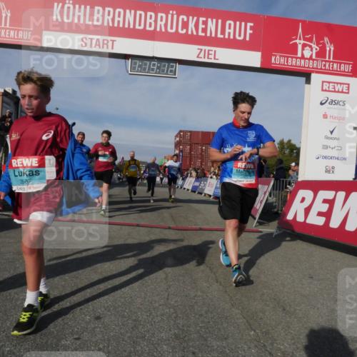 03.10.2025 - Köhlbrandbrückenlauf Matties Gatica Varas http://msf.ph/oto/9168824 03.10.2025 10:19:14 Ziel 1162, 1166, 1372, 1862, 2009, 2010, 2231, 2421, 3050, 3051, 3108, 3505, 3506, 3676, 3732 meine-sportfotos.de