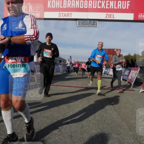 03.10.2025 - Köhlbrandbrückenlauf Matties Gatica Varas http://msf.ph/oto/9168848 03.10.2025 10:19:25 Ziel 1556, 1712, 1803, 2180, 2421, 2851, 2853, 2885, 2886, 3031, 3133, 3558, 3676, 3828 meine-sportfotos.de