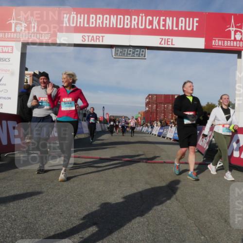 03.10.2025 - Köhlbrandbrückenlauf Matties Gatica Varas http://msf.ph/oto/9168857 03.10.2025 10:19:29 Ziel 1310, 1502, 1531, 1556, 1690, 1712, 1803, 2885, 2886, 3239, 3558, 3815, 3828 meine-sportfotos.de