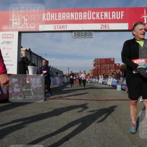 03.10.2025 - Köhlbrandbrückenlauf Matties Gatica Varas http://msf.ph/oto/9168861 03.10.2025 10:19:31 Ziel 1310, 1502, 1531, 1556, 1690, 1712, 1803, 2885, 2886, 3239, 3558, 3815, 3828 meine-sportfotos.de
