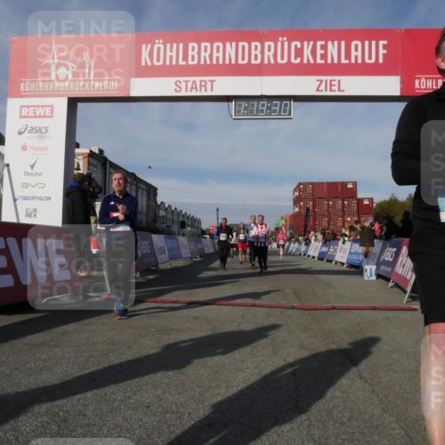 03.10.2025 - Köhlbrandbrückenlauf Matties Gatica Varas http://msf.ph/oto/9168862 03.10.2025 10:19:32 Ziel 1310, 1502, 1531, 1556, 1690, 1803, 1859, 2885, 2886, 3239, 3558, 3815, 3828 meine-sportfotos.de