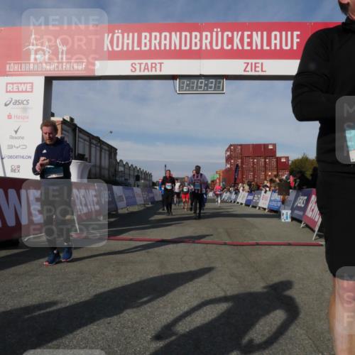 03.10.2025 - Köhlbrandbrückenlauf Matties Gatica Varas http://msf.ph/oto/9168863 03.10.2025 10:19:32 Ziel 1310, 1502, 1531, 1556, 1690, 1803, 1859, 2885, 2886, 3239, 3558, 3815, 3828 meine-sportfotos.de
