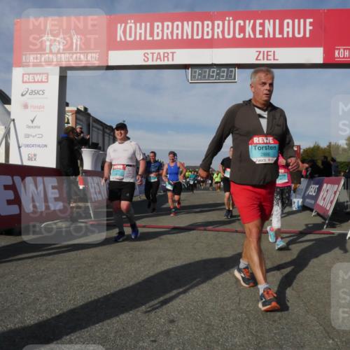 03.10.2025 - Köhlbrandbrückenlauf Matties Gatica Varas http://msf.ph/oto/9168876 03.10.2025 10:19:39 Ziel 1124, 1287, 1310, 1502, 1531, 1687, 1690, 1810, 1859, 1866, 1995, 2435, 2949, 3489, 3786 meine-sportfotos.de