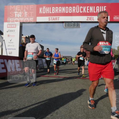 03.10.2025 - Köhlbrandbrückenlauf Matties Gatica Varas http://msf.ph/oto/9168877 03.10.2025 10:19:39 Ziel 1124, 1287, 1310, 1502, 1531, 1687, 1690, 1810, 1859, 1866, 1995, 2435, 2949, 3489, 3786 meine-sportfotos.de