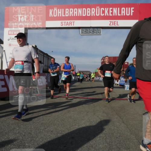 03.10.2025 - Köhlbrandbrückenlauf Matties Gatica Varas http://msf.ph/oto/9168878 03.10.2025 10:19:39 Ziel 1124, 1287, 1310, 1502, 1531, 1687, 1690, 1810, 1859, 1866, 1995, 2435, 2949, 3489, 3786 meine-sportfotos.de