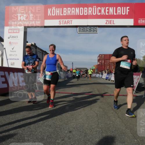 03.10.2025 - Köhlbrandbrückenlauf Matties Gatica Varas http://msf.ph/oto/9168880 03.10.2025 10:19:40 Ziel 1124, 1287, 1687, 1725, 1810, 1859, 1866, 1995, 2435, 2500, 2949, 3489, 3786 meine-sportfotos.de