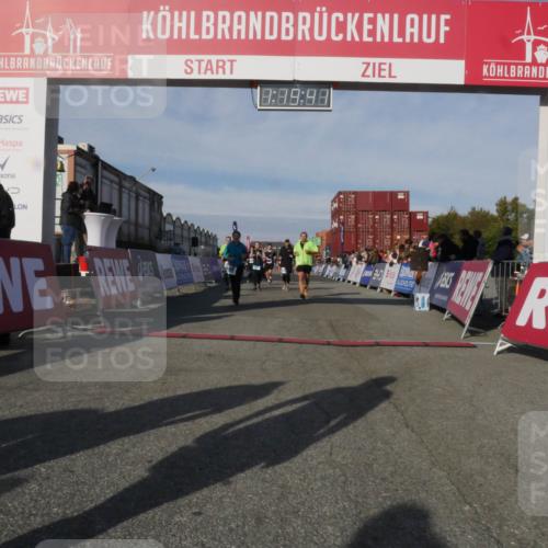 03.10.2025 - Köhlbrandbrückenlauf Matties Gatica Varas http://msf.ph/oto/9168884 03.10.2025 10:19:43 Ziel 1124, 1287, 1687, 1725, 1810, 1859, 1866, 1884, 1995, 2435, 2500, 2949, 3489, 3786 meine-sportfotos.de