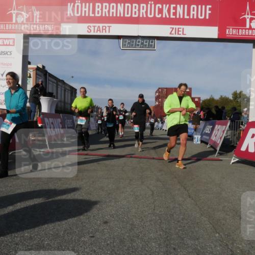 03.10.2025 - Köhlbrandbrückenlauf Matties Gatica Varas http://msf.ph/oto/9168891 03.10.2025 10:19:46 Ziel 1124, 1287, 1687, 1725, 1810, 1866, 1884, 1995, 2435, 2500, 2949, 3489, 3786 meine-sportfotos.de