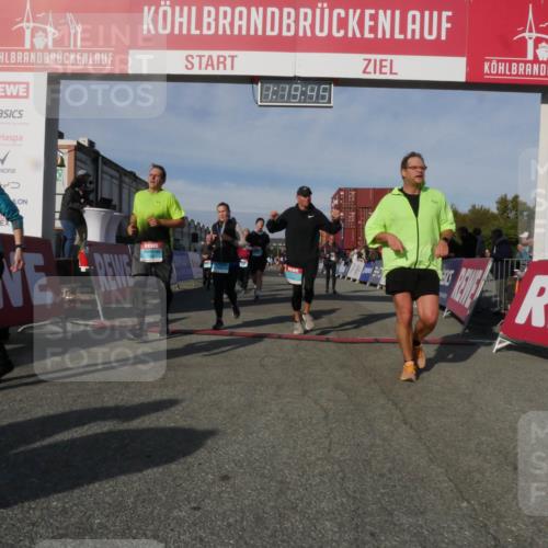 03.10.2025 - Köhlbrandbrückenlauf Matties Gatica Varas http://msf.ph/oto/9168892 03.10.2025 10:19:47 Ziel 1124, 1287, 1687, 1725, 1810, 1866, 1884, 2435, 2500, 2949, 3786, 3796 meine-sportfotos.de