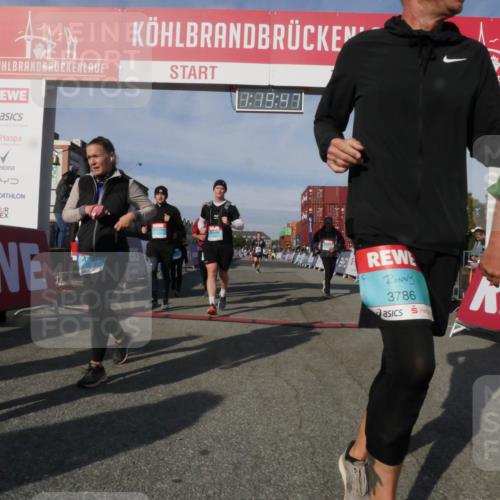 03.10.2025 - Köhlbrandbrückenlauf Matties Gatica Varas http://msf.ph/oto/9168896 03.10.2025 10:19:49 Ziel 1124, 1287, 1479, 1687, 1725, 1810, 1866, 1884, 2435, 2500, 3796 meine-sportfotos.de