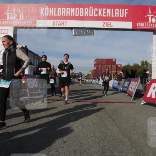 03.10.2025 - Köhlbrandbrückenlauf Matties Gatica Varas http://msf.ph/oto/9168897 03.10.2025 10:19:49 Ziel 1124, 1287, 1479, 1687, 1725, 1810, 1866, 1884, 2435, 2500, 3796 meine-sportfotos.de