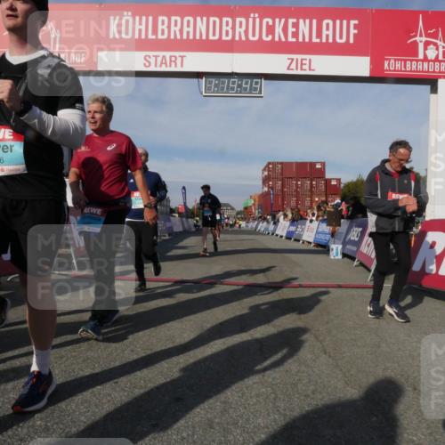 03.10.2025 - Köhlbrandbrückenlauf Matties Gatica Varas http://msf.ph/oto/9168901 03.10.2025 10:19:51 Ziel 1479, 1547, 1725, 1884, 2243, 2500, 3796 meine-sportfotos.de