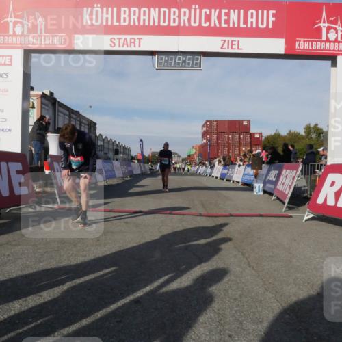 03.10.2025 - Köhlbrandbrückenlauf Matties Gatica Varas http://msf.ph/oto/9168906 03.10.2025 10:19:53 Ziel 1479, 1547, 1884, 1917, 2243, 3529, 3796 meine-sportfotos.de